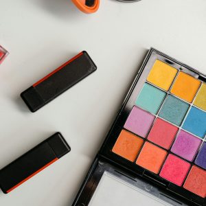 Színes sminkpaletta